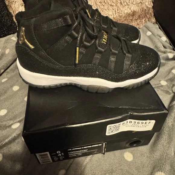 Black and Gold Sneakers Air Jordan 11 Heiress sneakers - Picture 3 of 8